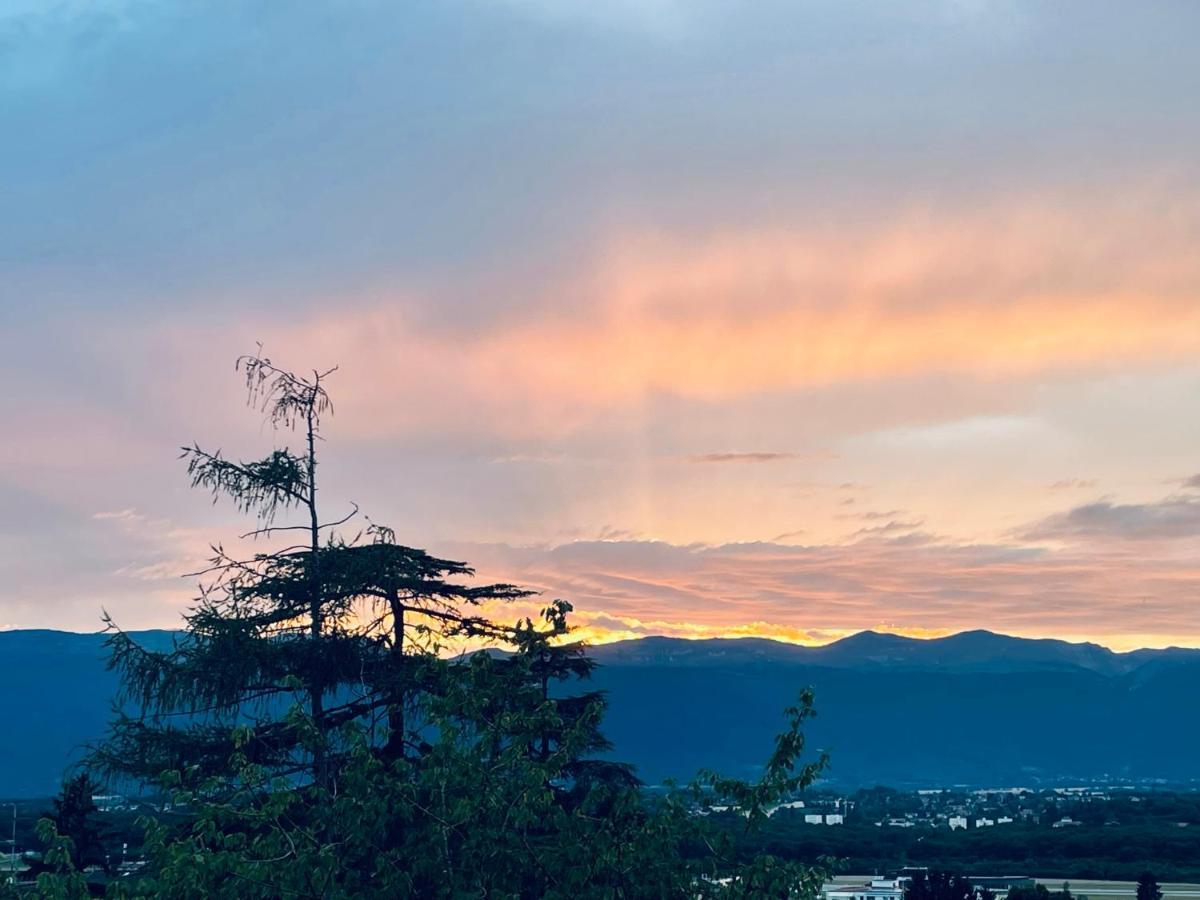 Gasthof Private Bedroom And Bathroom In Shared Genf