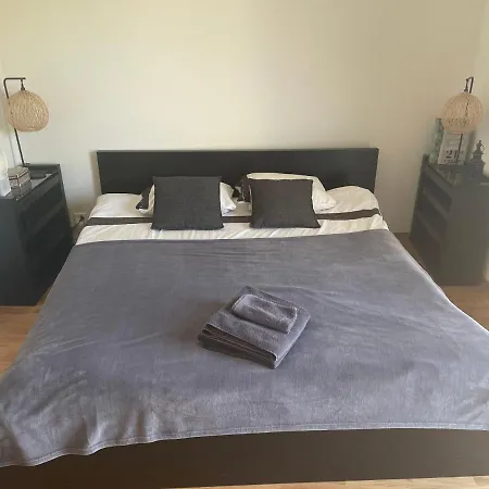 Private Bedroom And Bathroom In Shared Maison d'hôtes