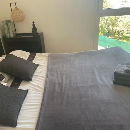 Private Bedroom And Bathroom In Shared Genève