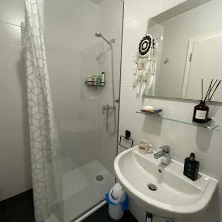 Private Bedroom And Bathroom In Shared Genève